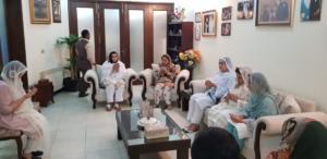 Faryal Talpur visited residence of Senator Sehar Kamran to offer condolences on sad demise of her father